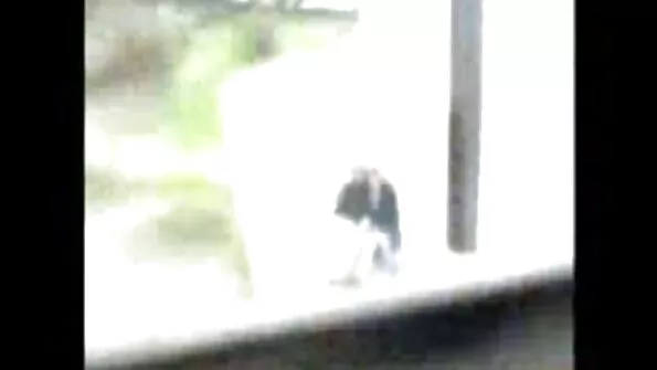 الأبنوس الفحل يدفع بي بي موقع سكس احترافي سي في ضيق الأبيض الأحمق