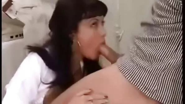 ثنائي من مترجم سكس احترافي الأولاد الأكبر سنا يستمتعون بالمقود.