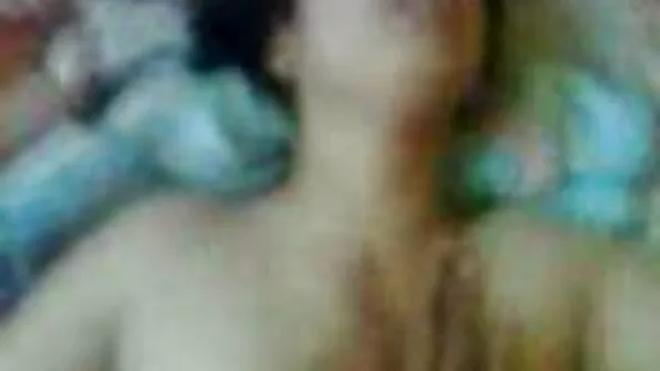 رجل ترجمه سكس احترافي طويل القامة في جيرسي يستمني مع ممزقة رمح بعد مص