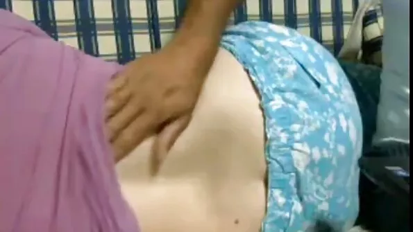 الرجل الروسي أصابع جنيه موقع احترافى سكس له GF ضيق الأحمق