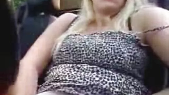 حسن المظهر خسر في سن سكس احترافى المراهقة أوما جولي مارس الجنس في المقعد الخلفي