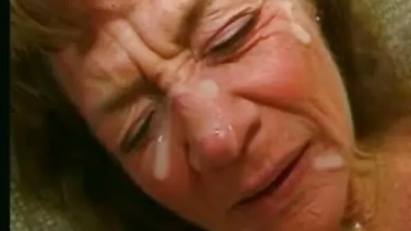 الفتاة الهندية أعطى اللسان في الحمام افلام سكس احترافي