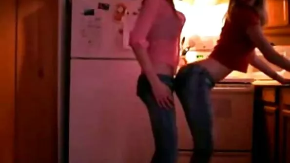 لطيف فتاة القبلات سكس احترافى صديقها