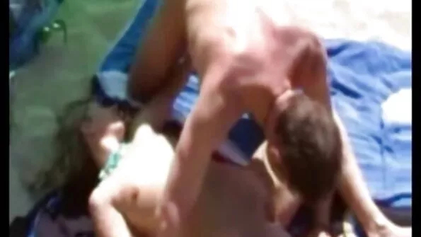 Des jeunes baisent la representante a سكس عالمي احترافي domicile