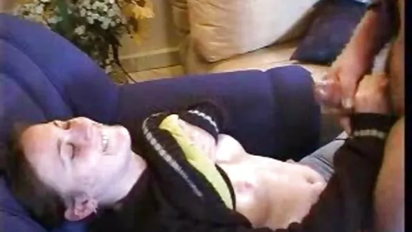 ضخمة الثدي والفراء مغطاة شعر العانة هي سيكس احترافي مترجم رائع جدا!
